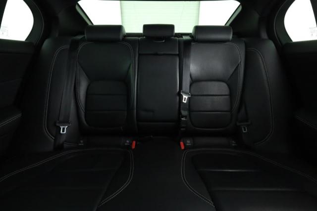 Jaguar Xe image 8