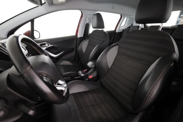 Peugeot 2008 image 3