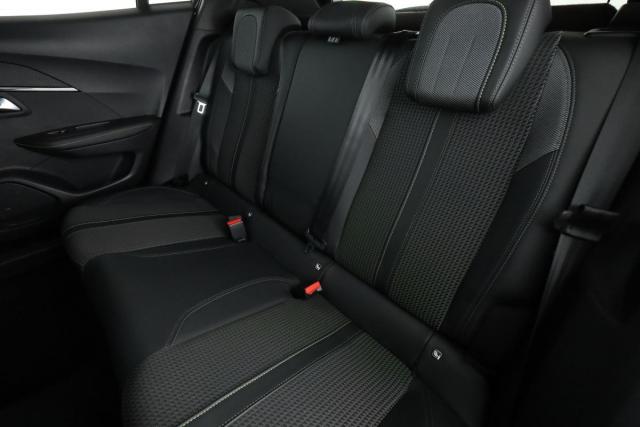 Peugeot 2008 image 8