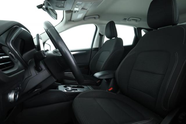 Ford Kuga image 6