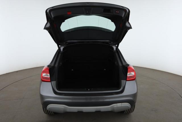 Mercedes Benz Gla image 6