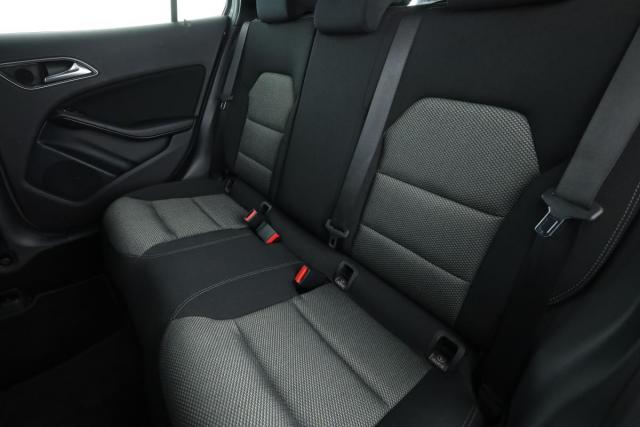 Mercedes Benz Gla image 4