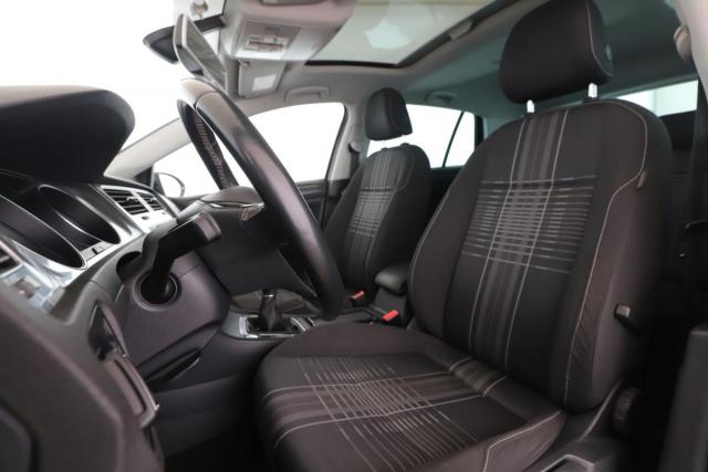 Volkswagen Golf image 6