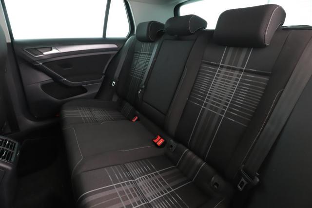 Volkswagen Golf image 8