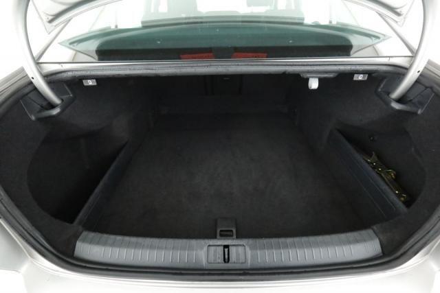 Volkswagen Passat image 9