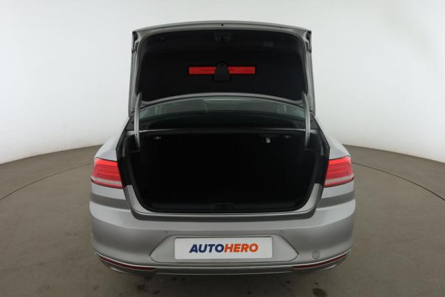 Volkswagen Passat image 7