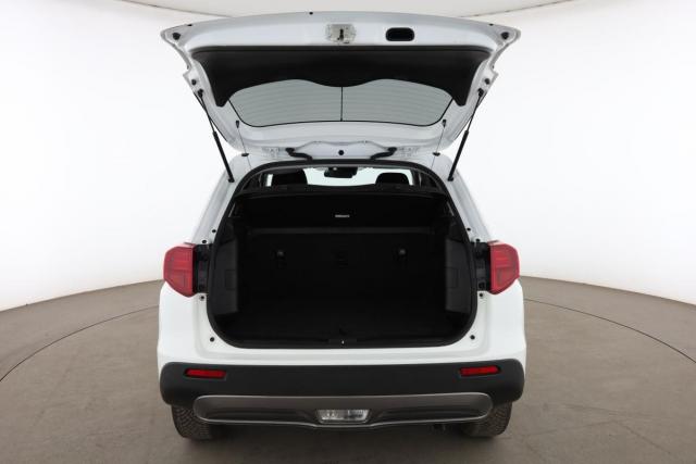 Suzuki Vitara image 1