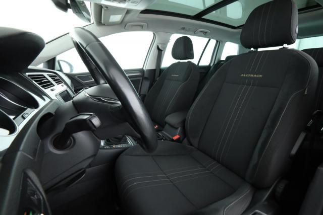 Volkswagen Golf Sw image 2