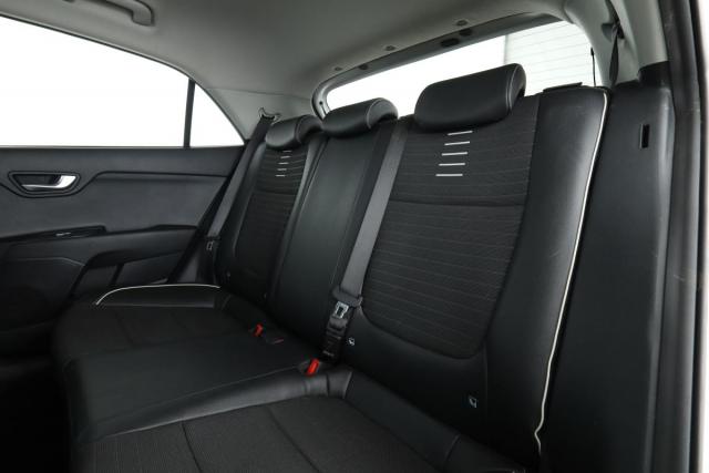 Kia Rio image 8