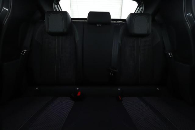 Peugeot 208 image 8