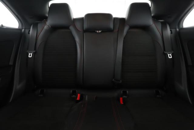 Mercedes Benz Cla image 8