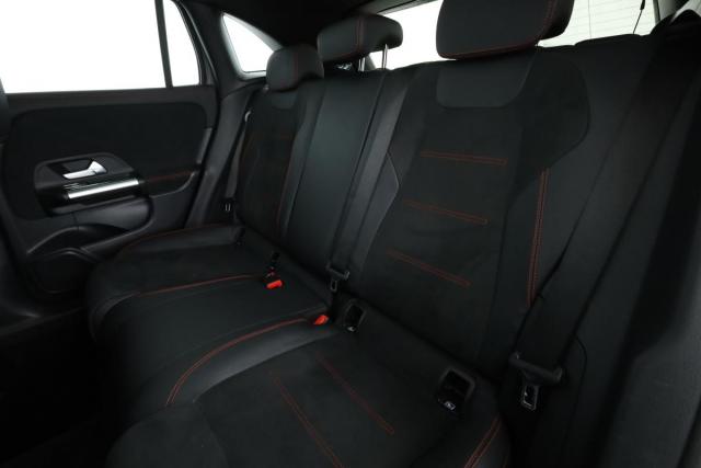 Mercedes Benz Gla image 8