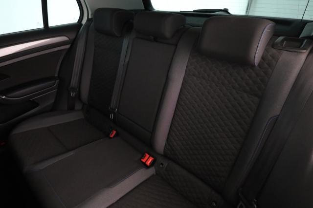 Volkswagen Golf image 4