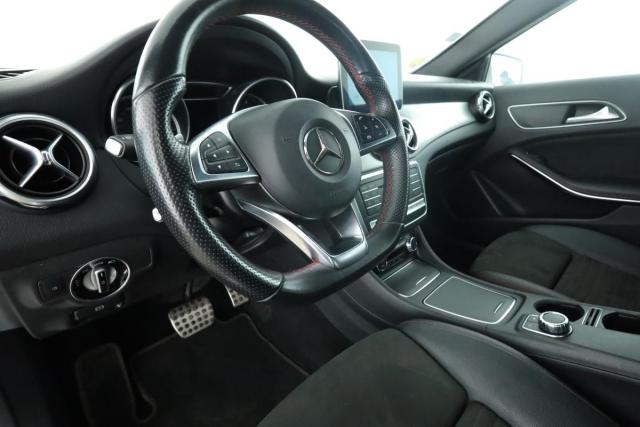 Mercedes Benz Gla image 2