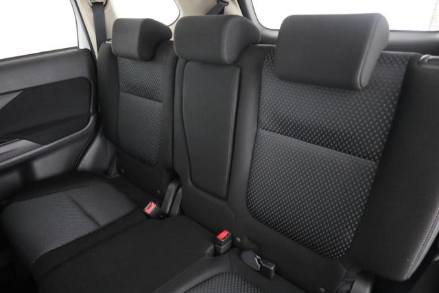Mitsubishi Outlander image 6