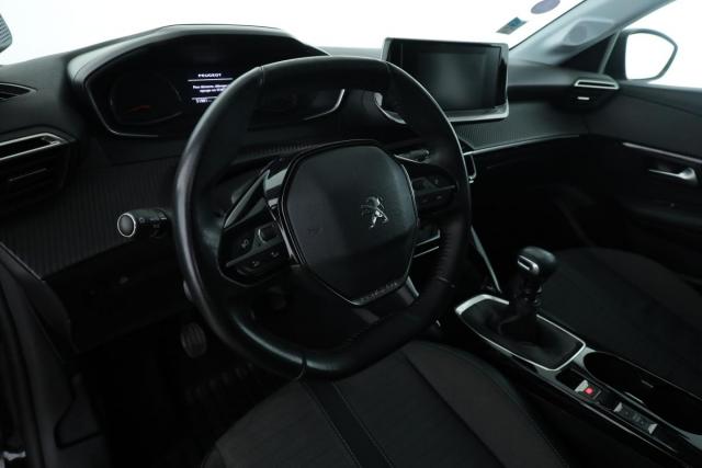 Peugeot 208 image 8
