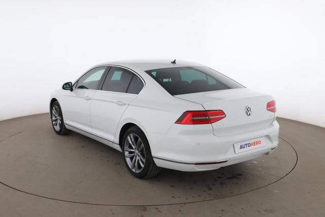 Volkswagen Passat image 1