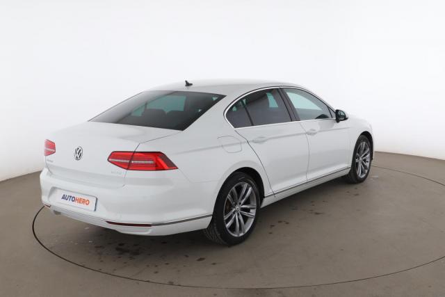 Volkswagen Passat image 5