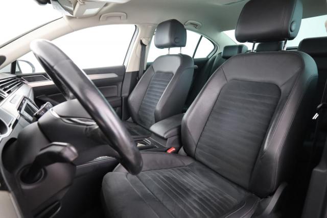 Volkswagen Passat image 8