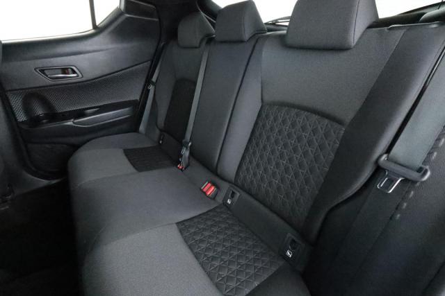 Toyota C-Hr image 8