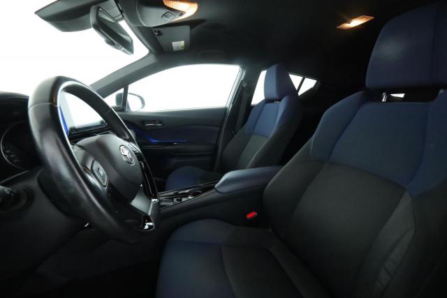Toyota C-Hr image 6