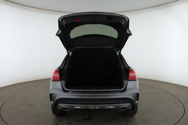 Mercedes Benz Gla image 3