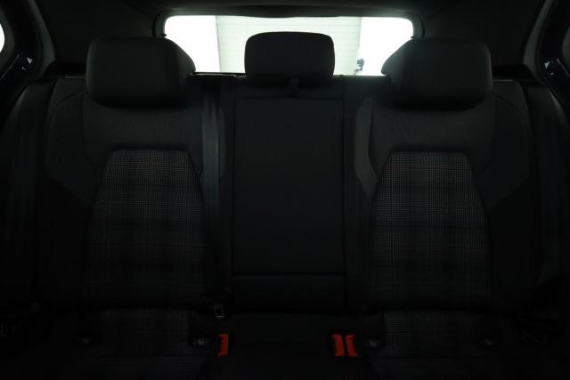 Volkswagen Golf image 8