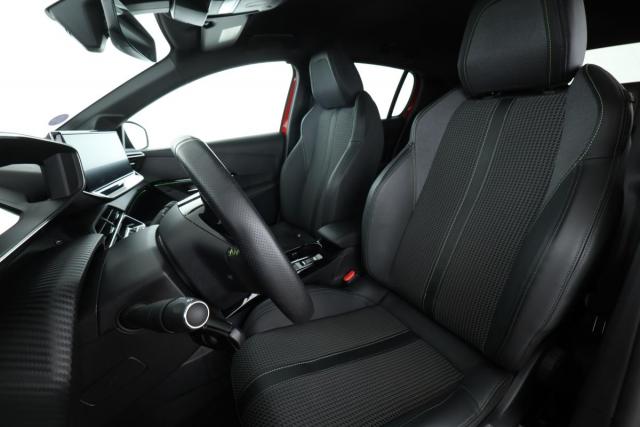 Peugeot 208 image 9
