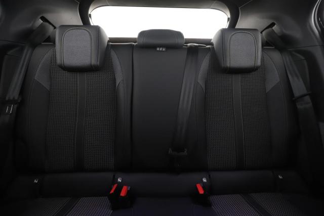 Peugeot 2008 image 8