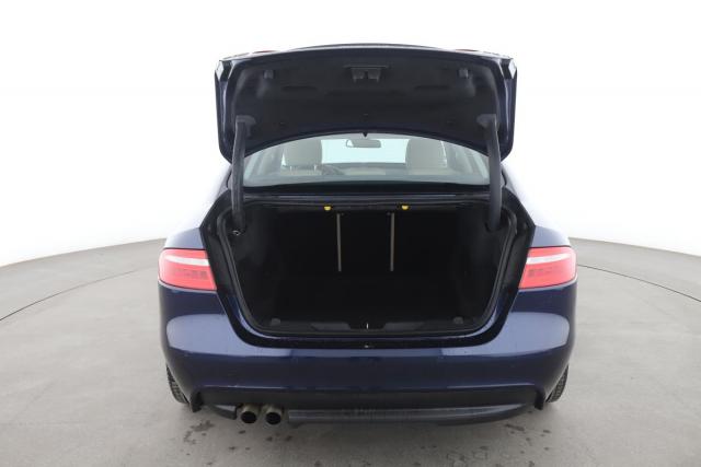 Jaguar Xe image 7