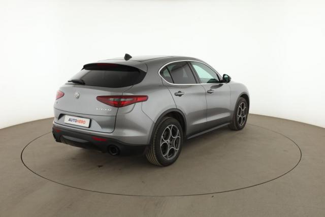 Alfa Romeo Stelvio image 8