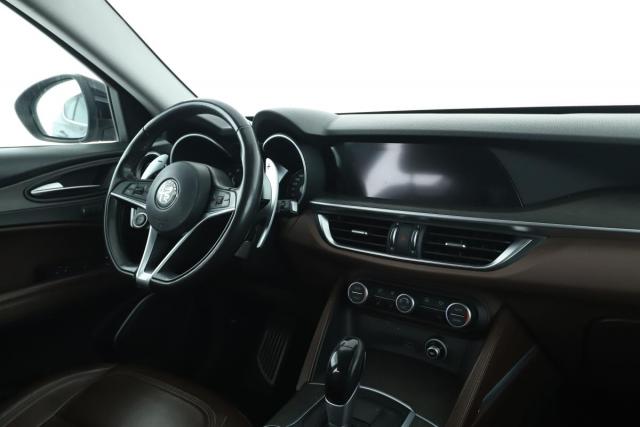 Alfa Romeo Stelvio image 4