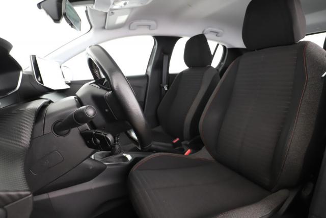 Peugeot 208 image 7