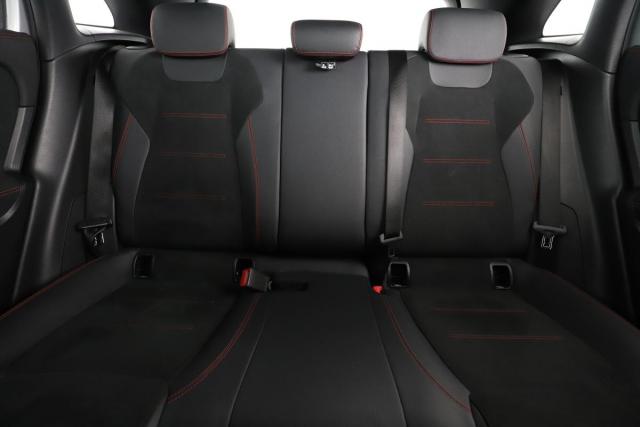 Mercedes Benz Gla image 9