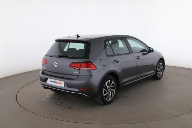 Volkswagen Golf image 2