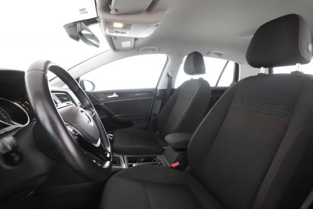 Volkswagen Golf image 9