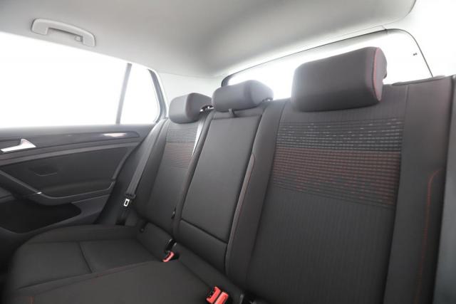 Volkswagen Golf image 4