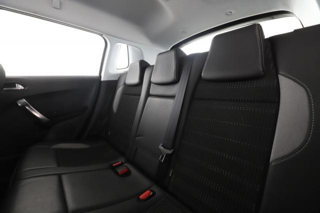 Peugeot 2008 image 3