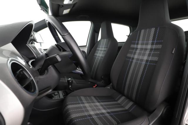 Volkswagen Up! image 8