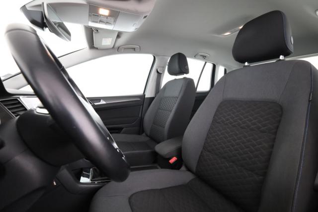 Volkswagen Golf Sportsvan image 2
