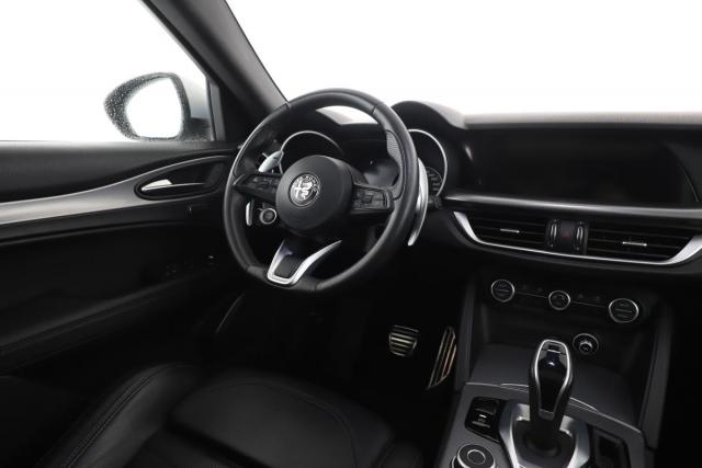 Alfa Romeo Stelvio image 9