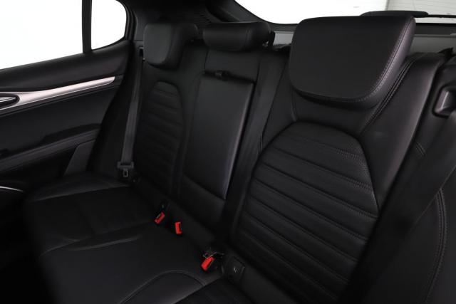 Alfa Romeo Stelvio image 8