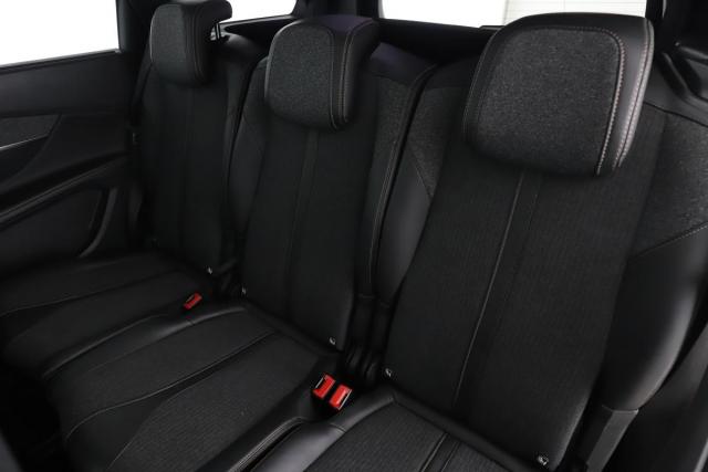 Peugeot 5008 image 1