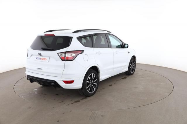 Ford Kuga image 4