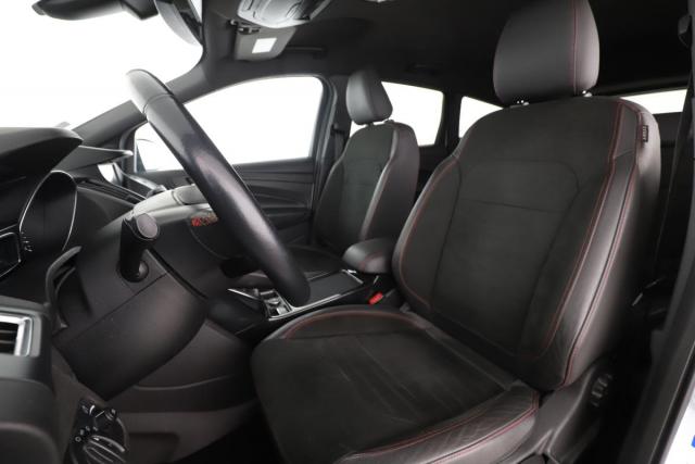 Ford Kuga image 8