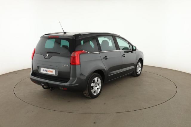 Peugeot 5008 image 1