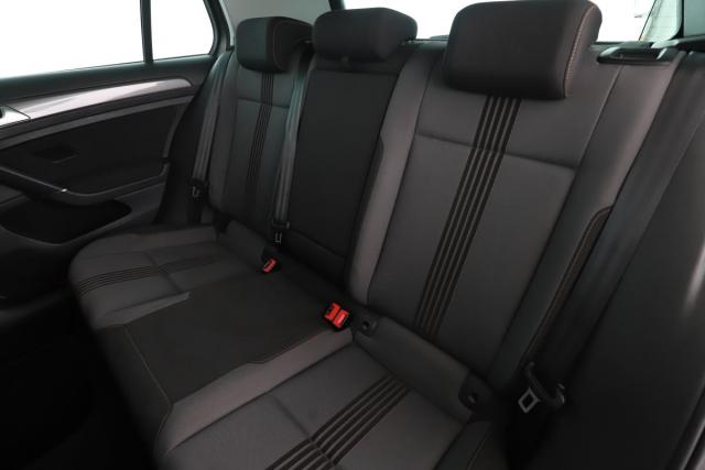 Volkswagen Golf image 6
