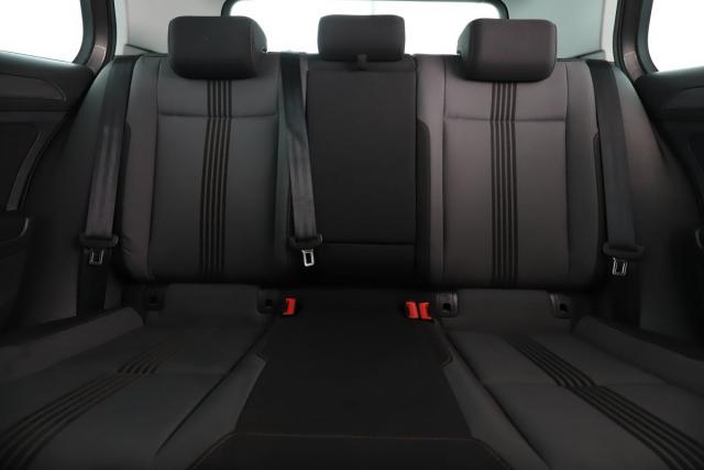 Volkswagen Golf image 9