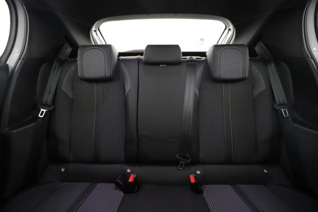 Peugeot 208 image 8
