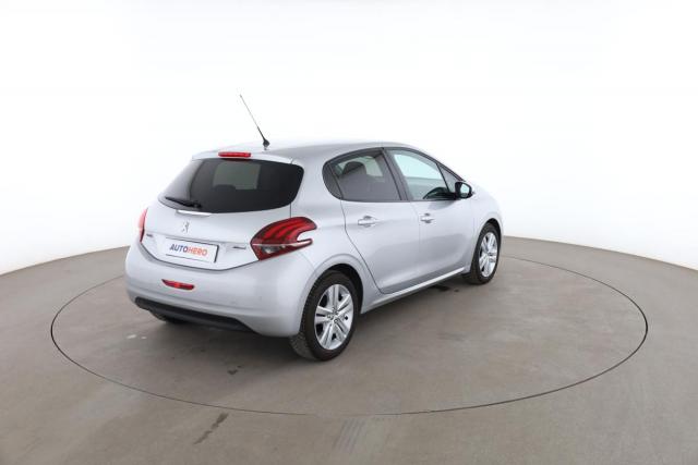 Peugeot 208 image 6